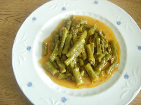 ESPARRAGOS EN SALSA