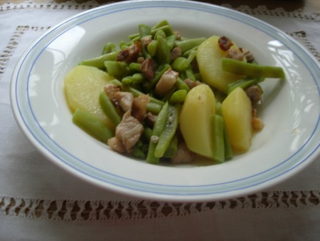  JUDIAS  CON PATATAS Y BACON