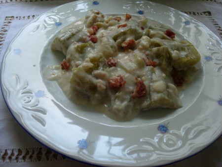 Cardo con jamón y almendras